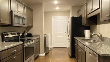 Mikroaaltouuni, uuni, liesi, astianpesukone