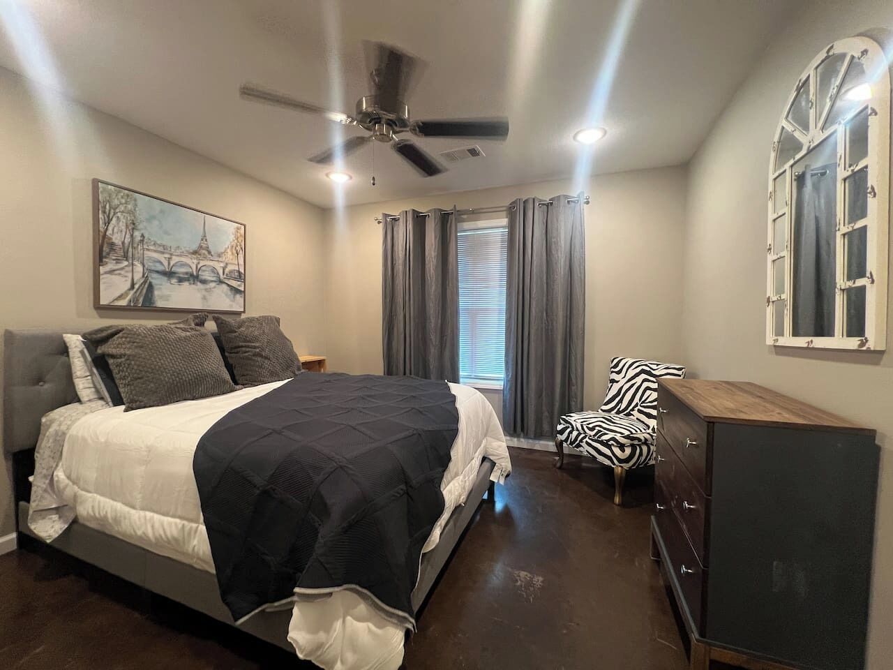 2 bedrooms, iron/ironing board, WiFi, bed sheets