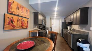 Mikroaaltouuni, uuni, liesi, astianpesukone