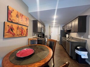 Mikroaaltouuni, uuni, liesi, astianpesukone