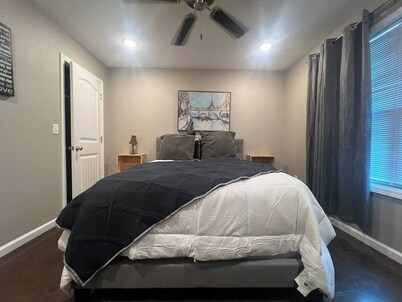 Relaxing Stylish Getaway – 2BR in Jonesboro : A