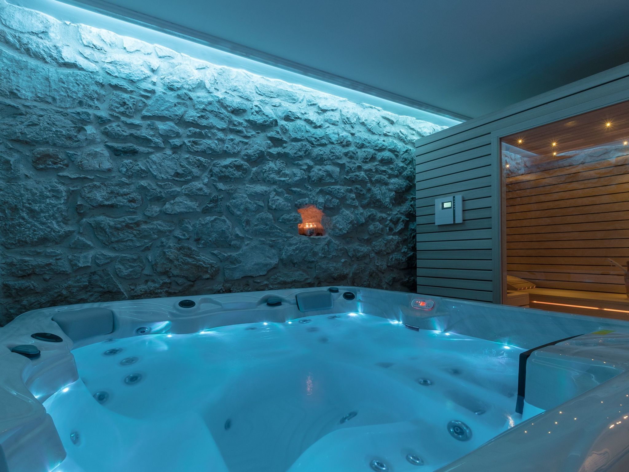 Indoor spa tub