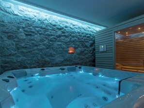 Indoor spa tub - Ferienvilla "Ivka" mit Blick auf das Wasser by Interhome (Crikvenica/Tribalj)