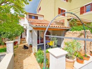 Outdoor dining - Studio "Goga" mit Terrasse, 800 m vom Strand entfernt by Interhome (Pula/Banjole)