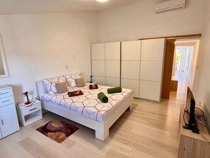 Internet - in Pula mit großem Dachbalkon. by Interhome (Bokordici)