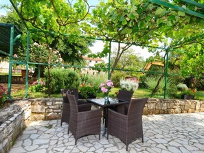 Outdoor dining - Villa mit Meerblick by Interhome (Porec/Cervar Porat)