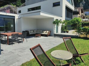 Outdoor dining - Ferienvilla am See 3 by Interhome (Sisikon)