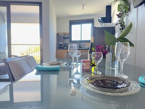 Dining - Studio Paille en ké close to all amenities (C.H.U, IUT, BEACH) (Saint pierre)