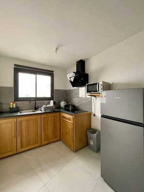 Fridge, microwave, stovetop, coffee/tea maker - Studio Paille en ké close to all amenities (C.H.U, IUT, BEACH) (Saint pierre)
