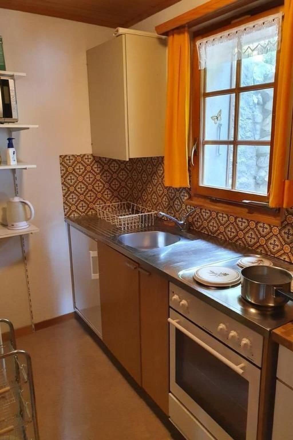 Réfrigérateur, micro-ondes, four