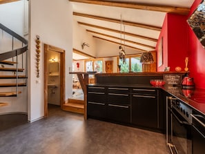 Kühlschrank, Mikrowelle, Ofen, Geschirrspüler