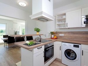 Refrigerador, microondas, horno y lavavajillas 