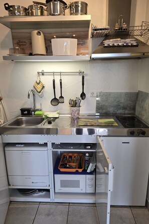 Fridge, microwave, dishwasher, cookware/dishes/utensils - Woh.D BlickMeersburg by Interhome (Meersburg)