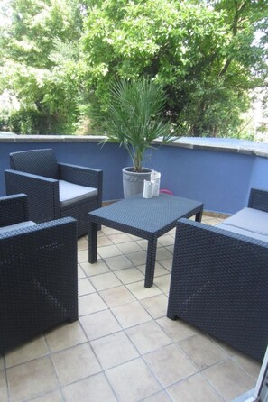Terrace/patio - direkt an Rhein und Mosel by Interhome (Koblenz)