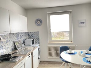 Fridge, microwave, dishwasher, cookware/dishes/utensils - Blaue Insel by Interhome (Duisburg)