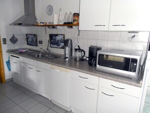 Refrigerador, microondas, horno y lavavajillas 