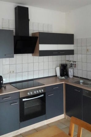 Kühlschrank, Mikrowelle, Ofen, Geschirrspüler