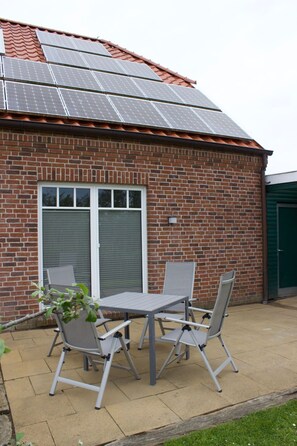 Outdoor dining - Strandflieder by Interhome (Nessmersiel)