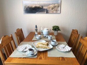 Dining - mit Südwestterrasse mit Stellplatz by Interhome (Nessmersiel)
