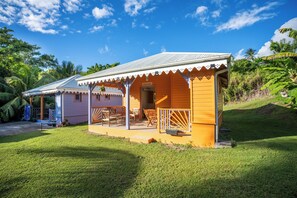 Exterior - Bungalow in Saint-Pierre near Montagne Pelée & black sand beaches (Saint-Pierre)