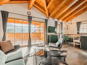 TV - Dachstein West T5 by Interhome (Rußbach am Pass Gschütt)