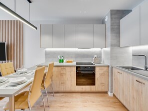 Fridge, microwave, oven, dishwasher - Altstadt-Wohnung Angielska Grobla by Interhome (Gdansk)
