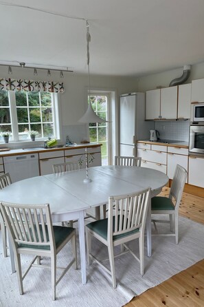 Dining - Schönes Ferienhaus auf einer kleinen Insel by Interhome (Strömstad)
