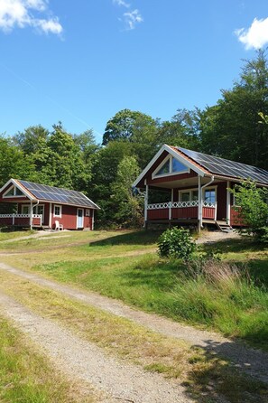 Exterior - Holzhaus mit überdachter Terrasse by Interhome (Bräkne-Hoby)