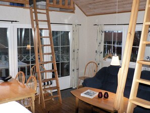 TV - Holzhaus mit überdachter Terrasse by Interhome (Bräkne-Hoby)