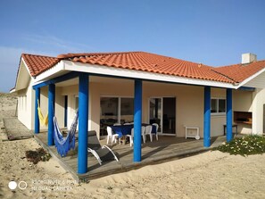 Outdoor dining - Haus am Meer, die Füße im Sand by Interhome (Vielle Saint Girons)