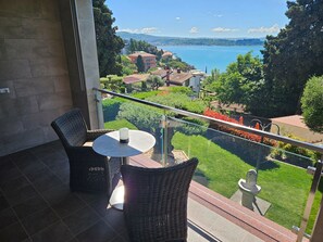 Outdoor dining - Appartement Deluxe mit Balkon und Meerblick by Interhome (Portorož)