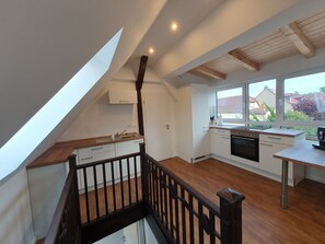 Kühlschrank, Ofen, Geschirrspüler, Kochgeschirr/Geschirr/Besteck