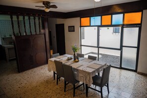 Dining - Room Camino Real, with private parking, ideal for couples. (Colima)