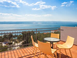 Outdoor dining - Mirabilis - Privates Strandhaus by Interhome (Medici)