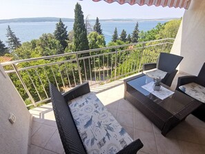 Property grounds - Wohnung mit Meerblick, 50m vom Strand entfernt by Interhome (Crikvenica)