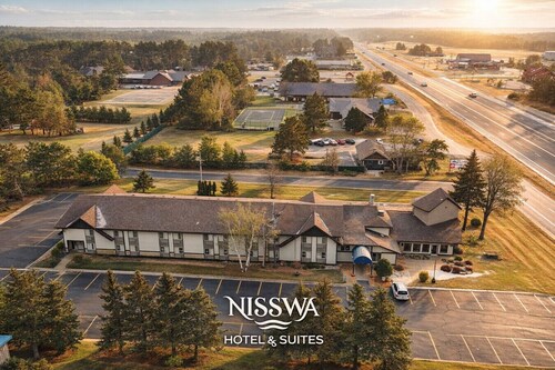 Nisswa Hotel & Suites – Edward Lake Family Suite - Kitchenette