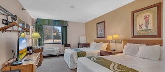 Nisswa Hotel & Suites – Edward Lake Family Suite - Kitchenette