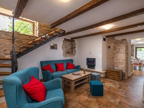 TV - Typisch istrisches Steinhaus Brnistra in Rakalj by Interhome (Pula/Krnica)