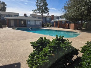 Outdoor pool - Spacious 3bd/2bath Townhome in the Heart of Mesa (Mesa)