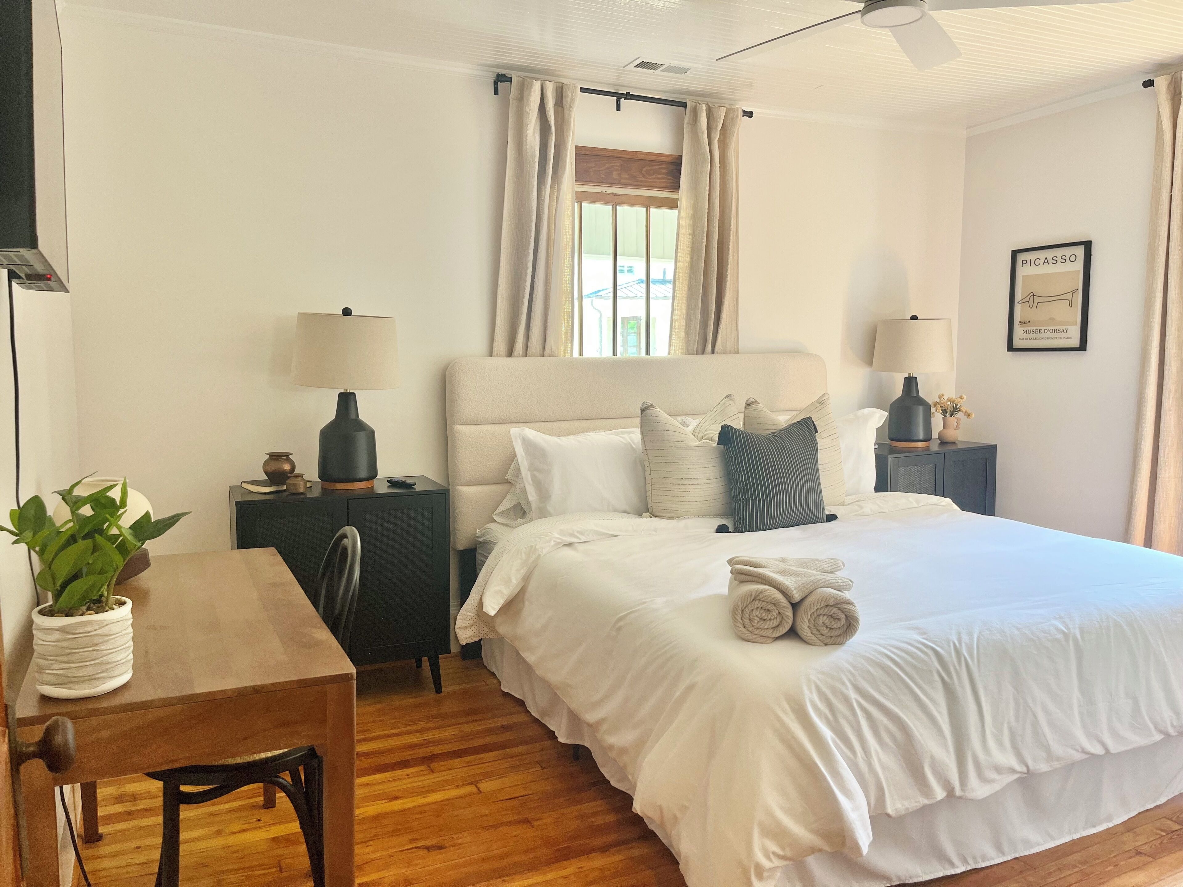 3 bedrooms, iron/ironing board, WiFi, bed sheets