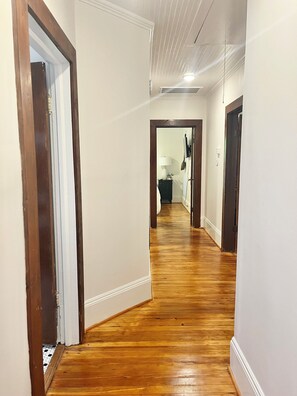 Interior - The Vintage Vibe- Five Points, sleeps 6, pets ok (Raleigh)