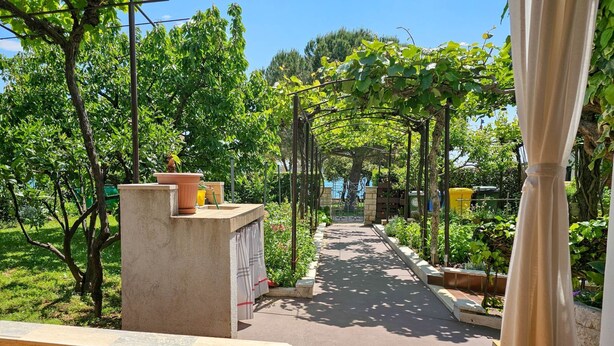 Terrace/patio - für 3 Personen ca. 30 m² in Novigrad, Adriaküste Kroatien (Westküste von I by Interhome (Buzinija)