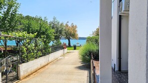 Property grounds - für 3 Personen ca. 30 m² in Novigrad, Adriaküste Kroatien (Westküste von I by Interhome (Buzinija)