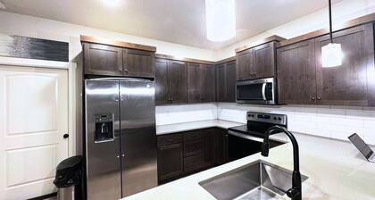 Peaceful 3-Bedroom Home - Private Room or Full Home Option