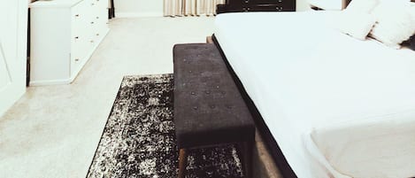 3 habitaciones, tabla de planchar con plancha, wifi y ropa de cama