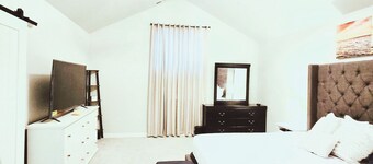 Peaceful 3-Bedroom Home - Private Room or Full Home Option

