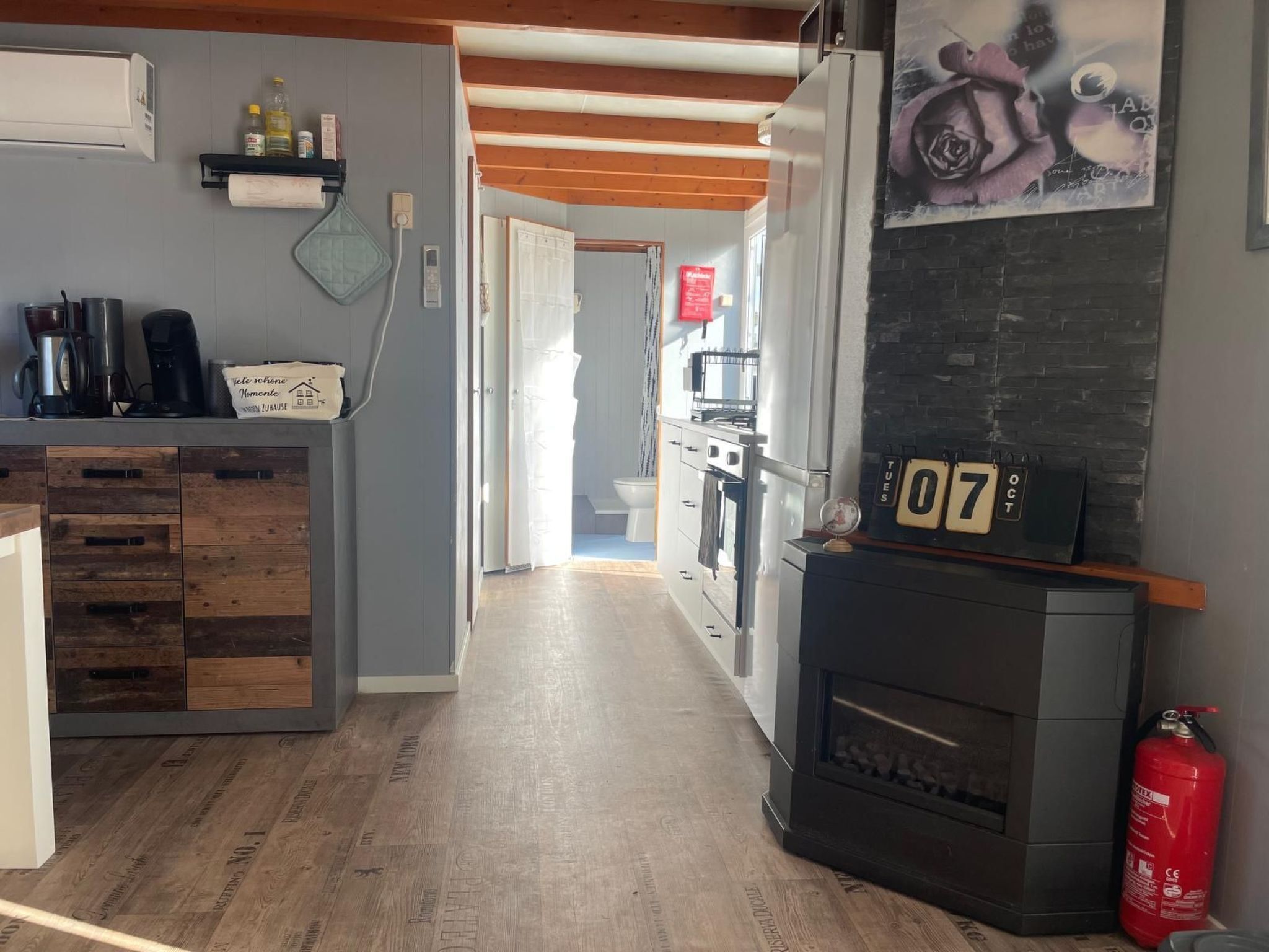 Fridge, oven, cookware/dishes/utensils