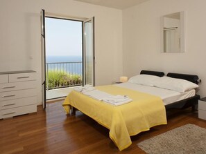 Internet - Großes Ferienhaus mit zwei Balkonen by Interhome (Dubrovnik/Cavtat)
