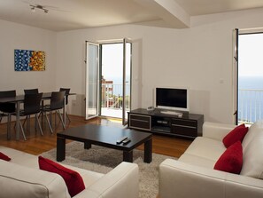 TV, DVD player - Großes Ferienhaus mit zwei Balkonen by Interhome (Dubrovnik/Cavtat)