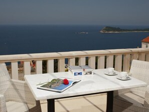 Outdoor dining - Großes Ferienhaus mit zwei Balkonen by Interhome (Dubrovnik/Cavtat)